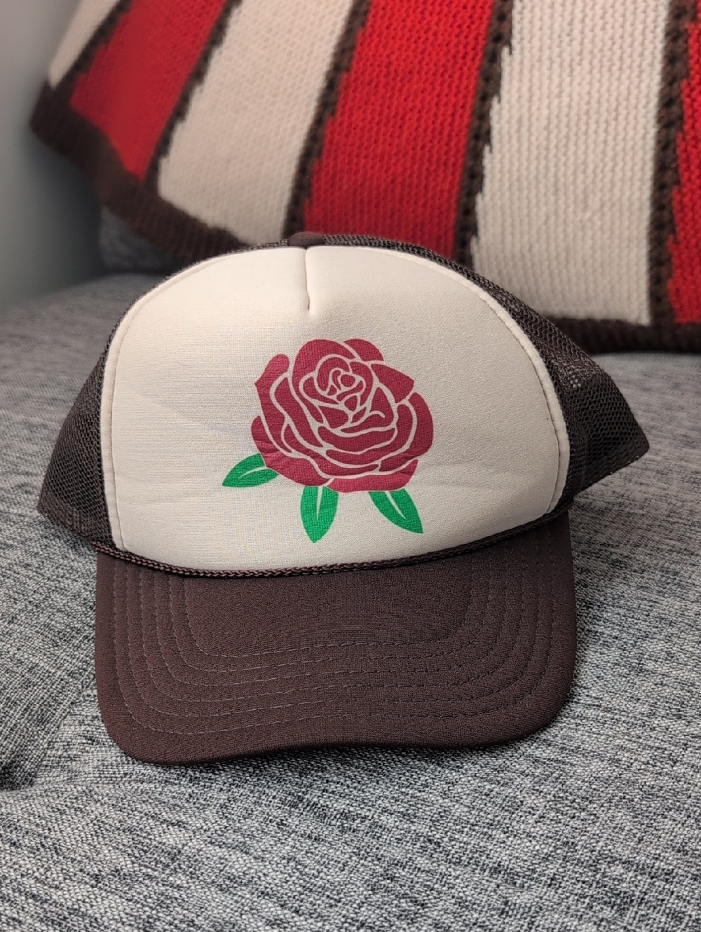 OTTO BrownTrucker Hat with Red Rose